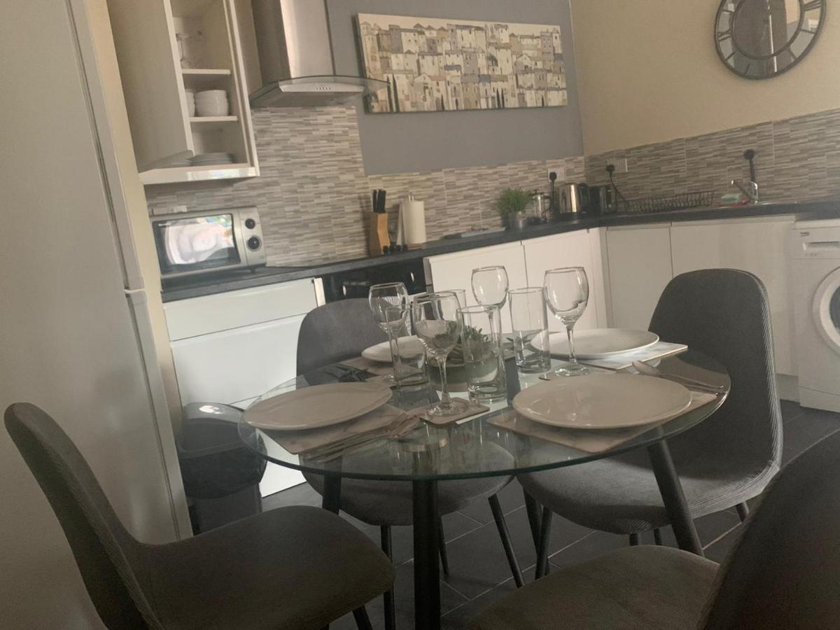 Absolute Stays In Sherwood- Nottingham Castle- Capital Fm Arena Nottingham- Contractors-Free Wifi- Free Parking- Long And Short Stays- Families-East Midlands Airport-Trent Bridge-Actors-Aria Court- Mansfield Екстер'єр фото